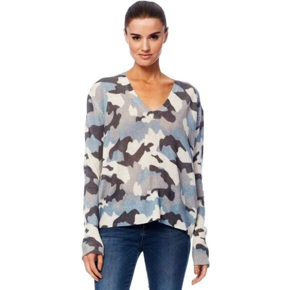 360 Cashmere | Theo Deep V Cashmere Sweater in Blue Chalk Camo Print - Picture 1 of 8